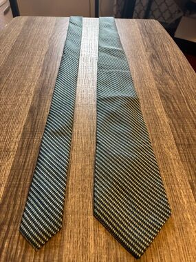 Lauren Ralph Lauren Green and Navy Diagonal Stripe Tie